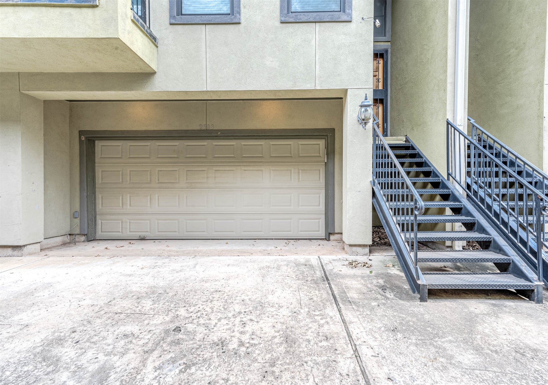 2503 Dallas Street Houston, TX 77003 - Photo 3 of 30 a view of entryway and hall
