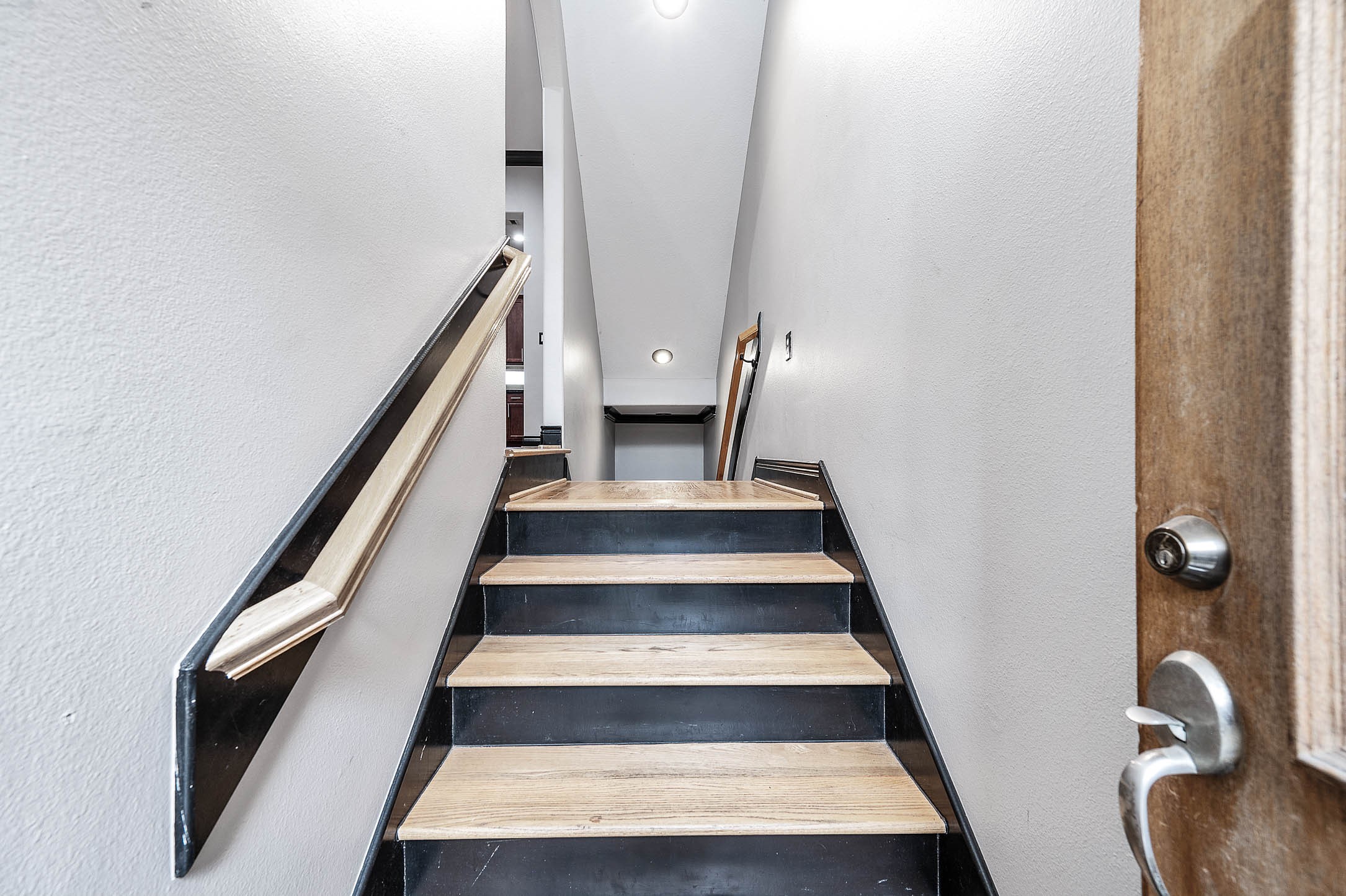 2503 Dallas Street Houston, TX 77003 - Photo 6 of 30 a view of entryway