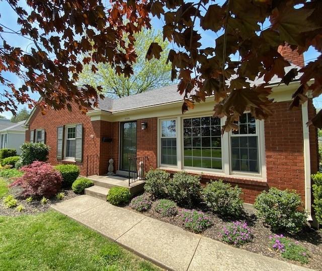 4309 Alicent Road Louisville, KY 40207 - Photo 2 of 34 Front view, closeup