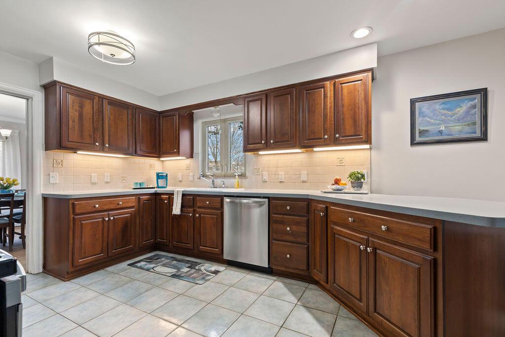 2584 Chester Road Columbus, OH 43221 - Photo 14 of 49 2584ChesterRoad_Hommati102(29)