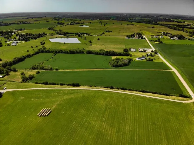 $675,000 | 27890 Ivory Road, Maryville, MO 64468