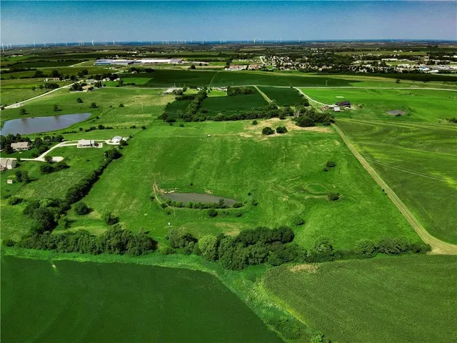 $675,000 | 27890 Ivory Road, Maryville, MO 64468