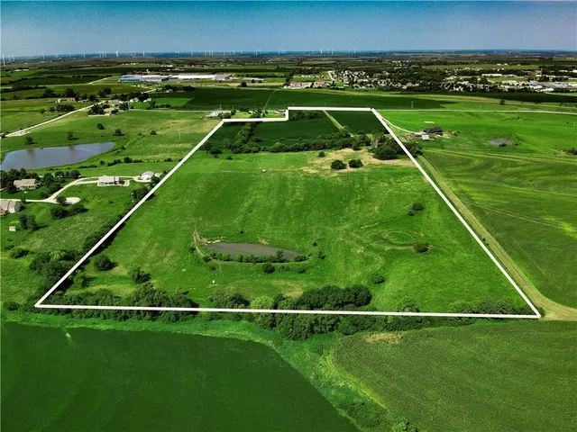 $675,000 | 27890 Ivory Road, Maryville, MO 64468