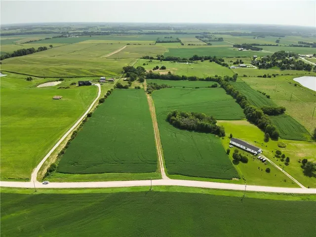 $675,000 | 27890 Ivory Road, Maryville, MO 64468