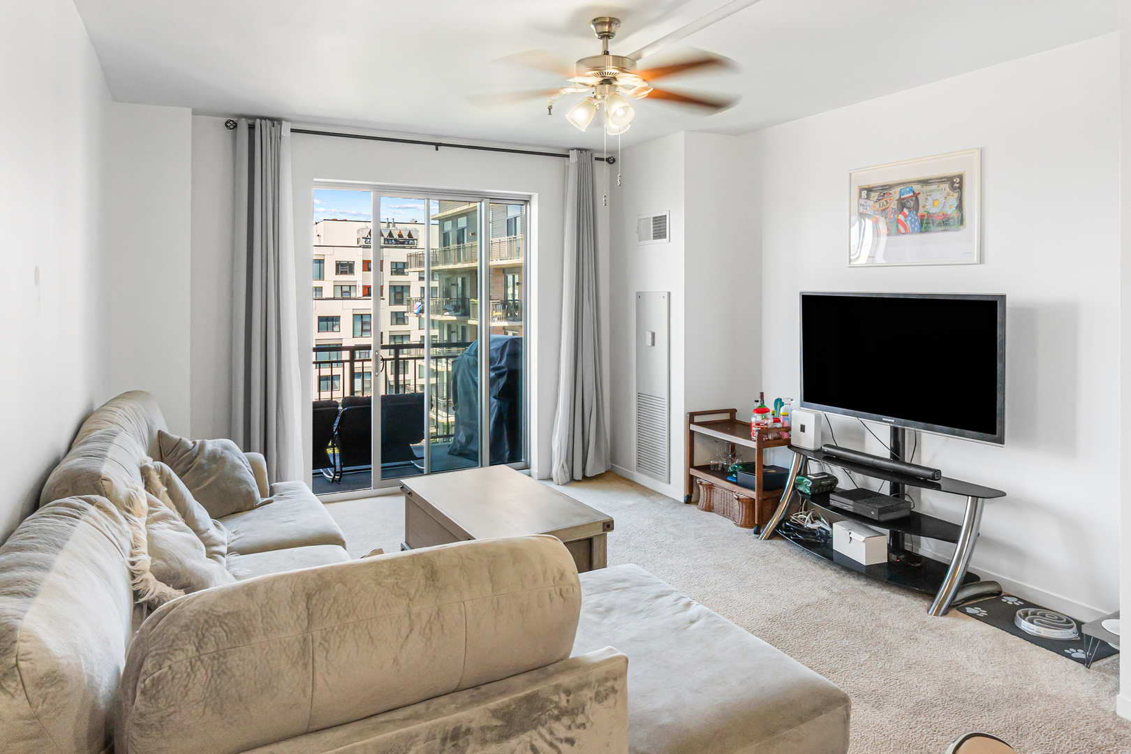 437 West Division Street, Unit 814 Chicago, IL 60610 - Photo 8 of 19