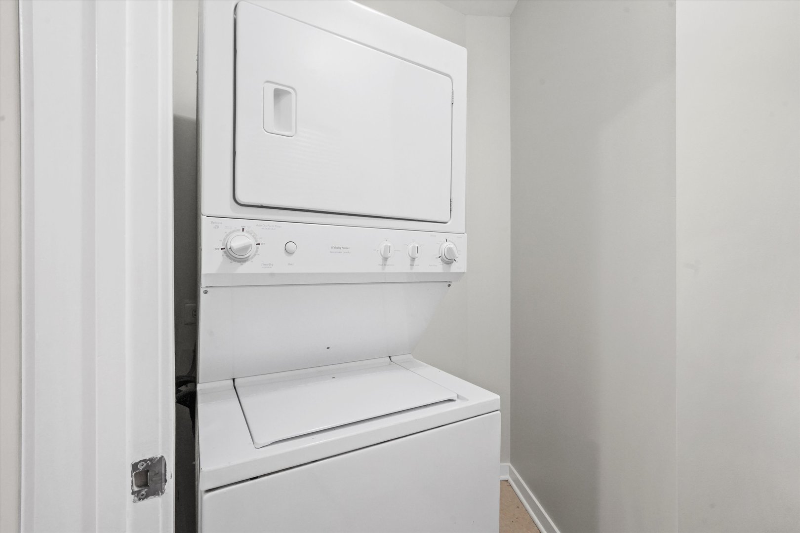 1075 West Roosevelt Road, Unit 206 Chicago, IL 60608 - Photo 13 of 17 a utility room with dryer and washer