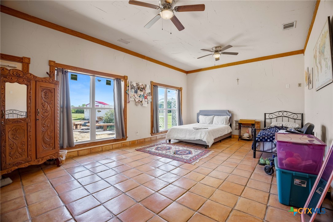 19587 Vilas Road Holland, TX 76534 - Photo 19 of 32 a living room with furniture and a window