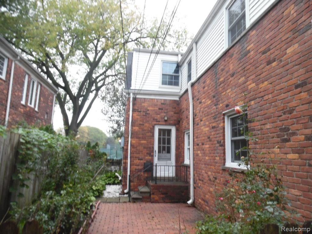 704 Neff Road Grosse Pointe, MI 48230 - Photo 13 of 42 SAM_4242.JPG