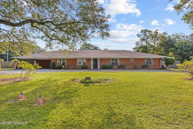 $295,000 | 1215 North State Street, Abbeville, LA 70510
