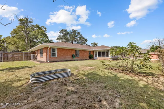 $295,000 | 1215 North State Street, Abbeville, LA 70510