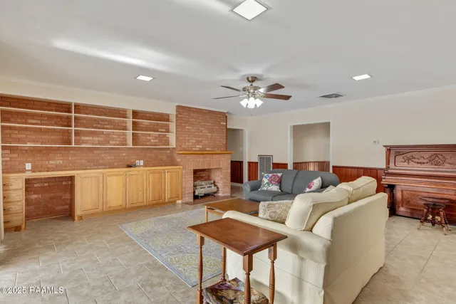 $295,000 | 1215 North State Street, Abbeville, LA 70510