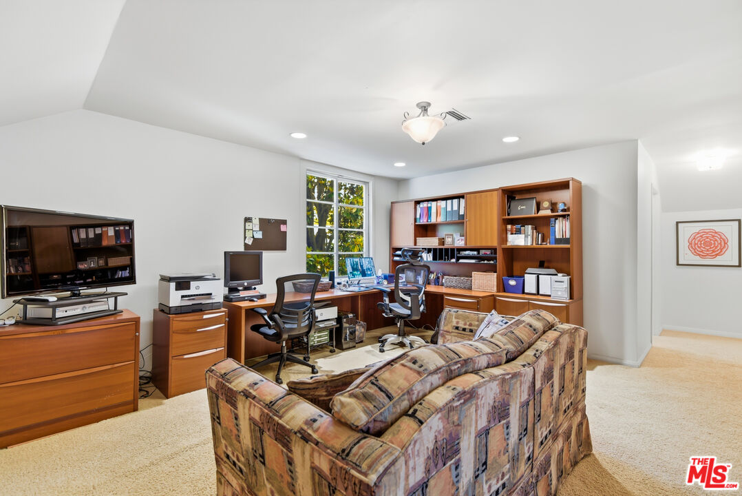 15946 Woodvale Road Los Angeles, CA 91436 - Photo 31 of 49 Gallery Image 31