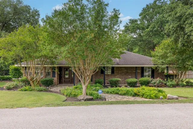 $624,900 | 2629 Benton Drive, Brenham, TX 77833