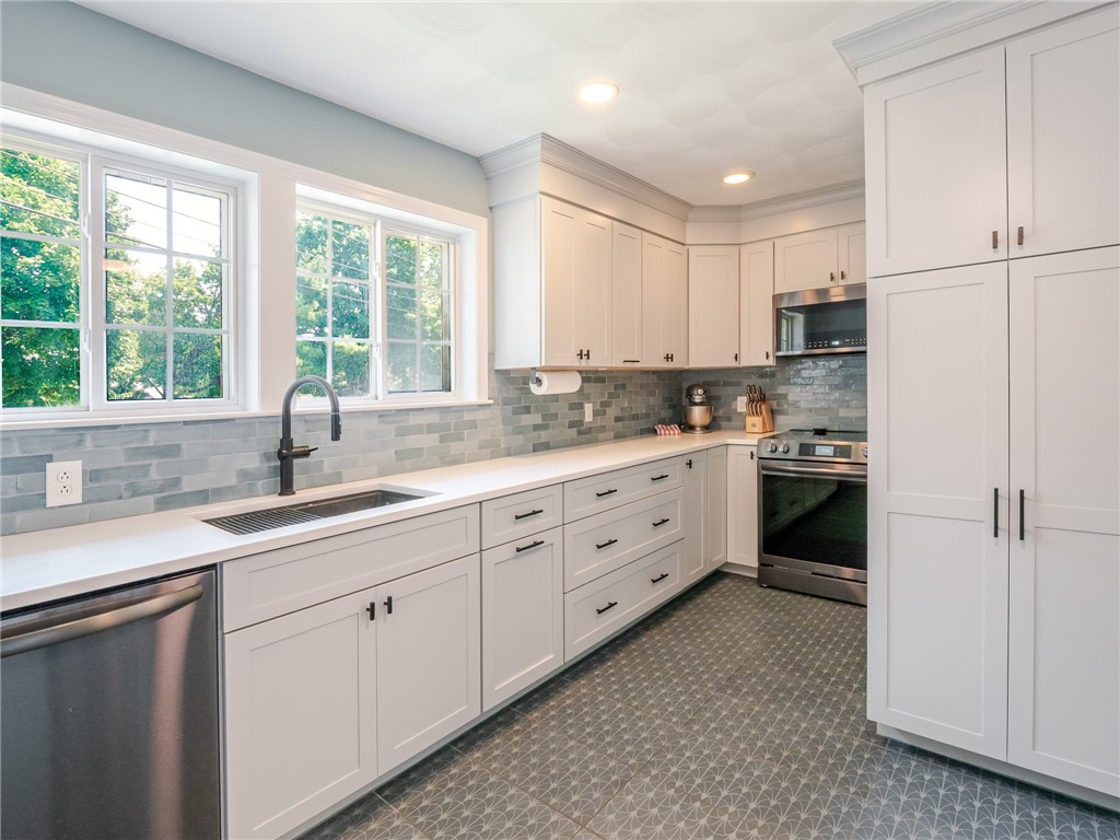 117 Sand Pond Road Warwick, RI 02888 - Photo 13 of 34