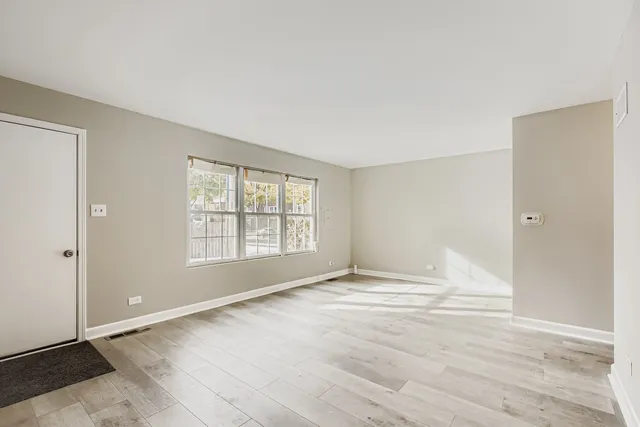 $2,195 | 8001 South Essex Avenue, Chicago, IL 60617