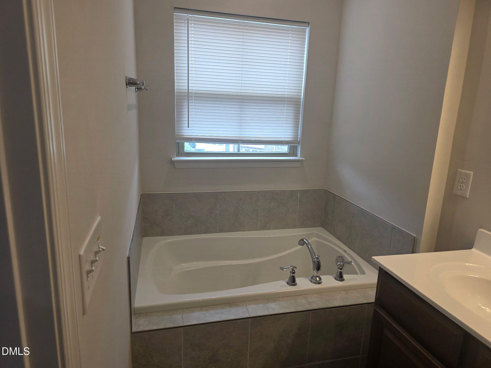 214 Timber Forest Lane Cary, NC 27519 - Photo 15 of 20 a bathroom with a bathtub