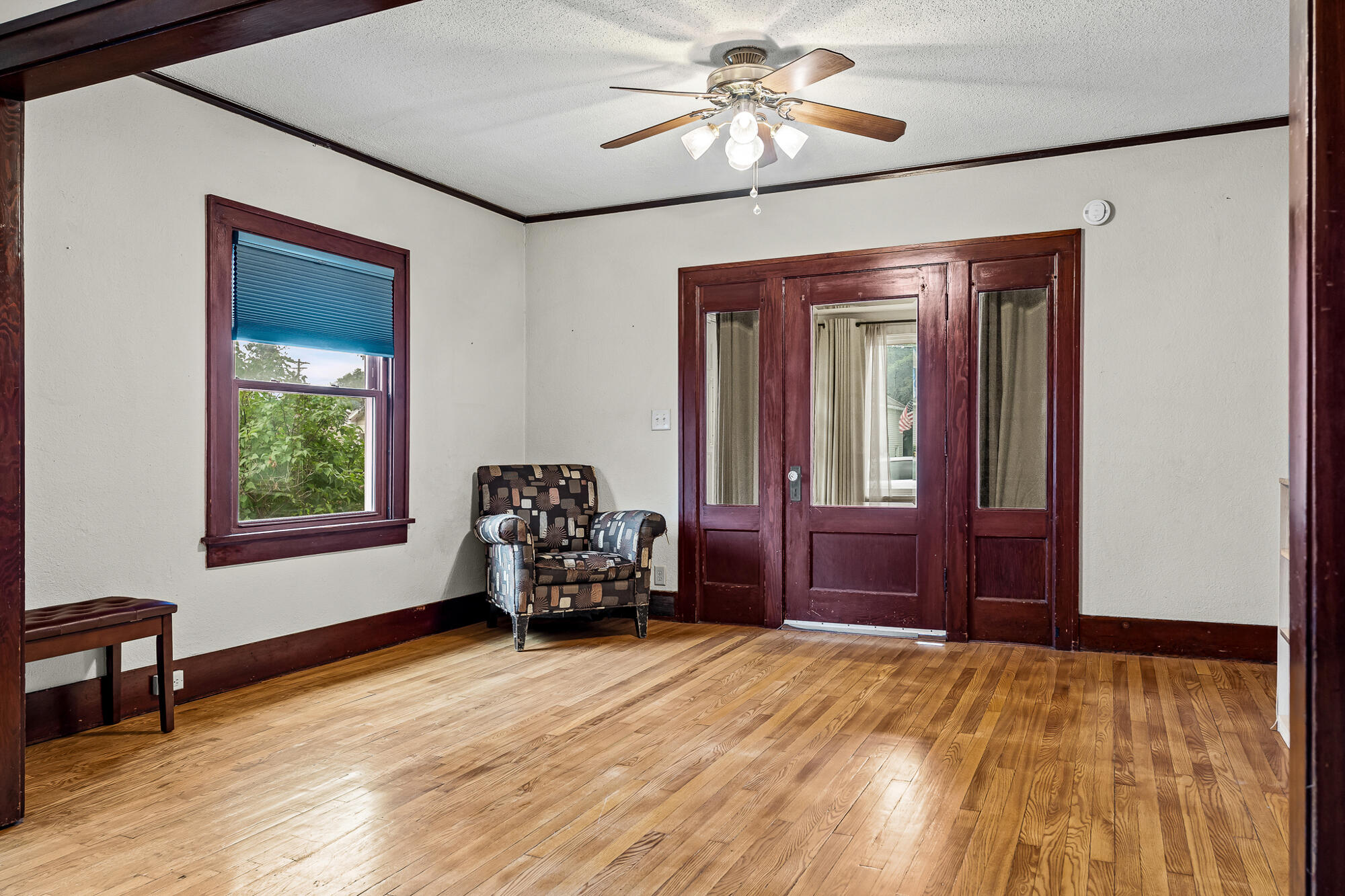 1328 George Street La Crosse, WI 54603 - Photo 6 of 31 Living Room