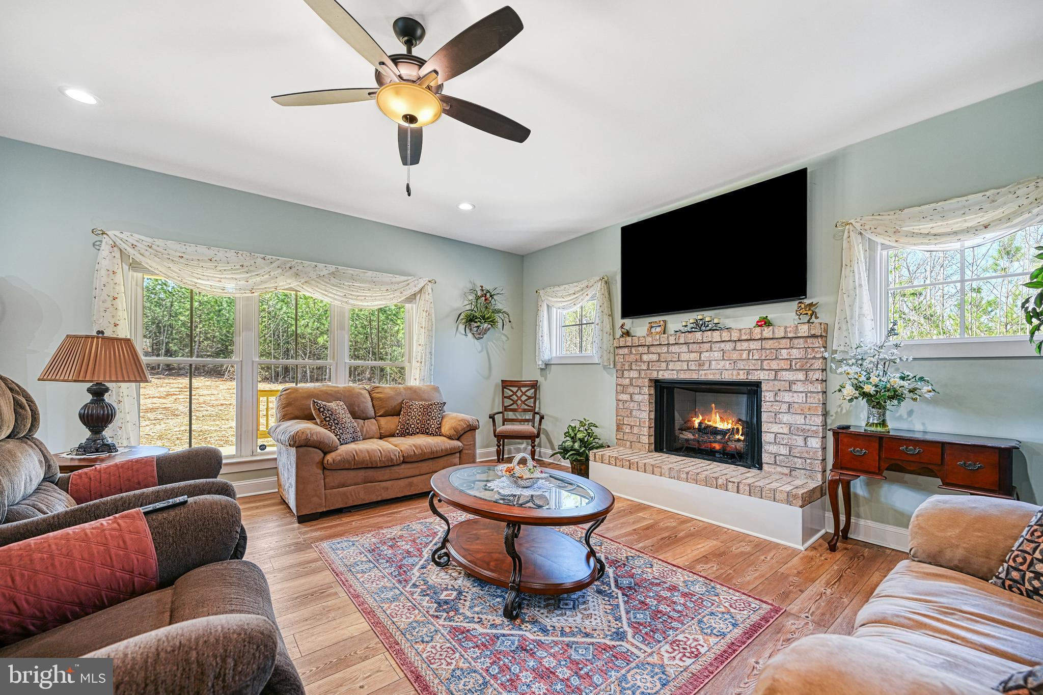 496 Halls Store Road Mineral, VA 23117 - Photo 8 of 50 Bright family room