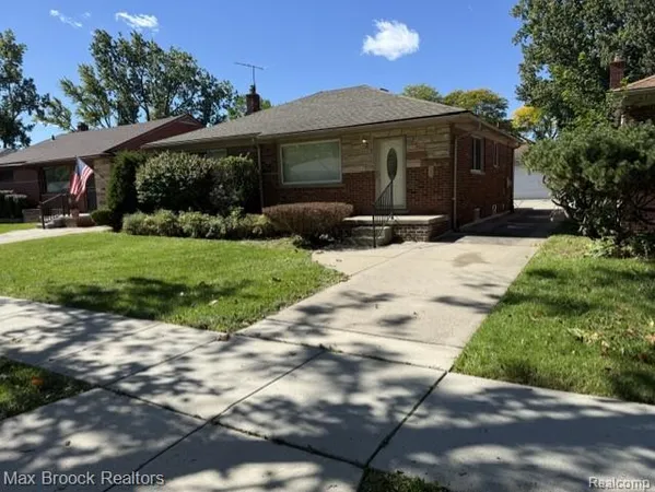 $2,100 | 22131 Kenosha Street, Oak Park, MI 48237