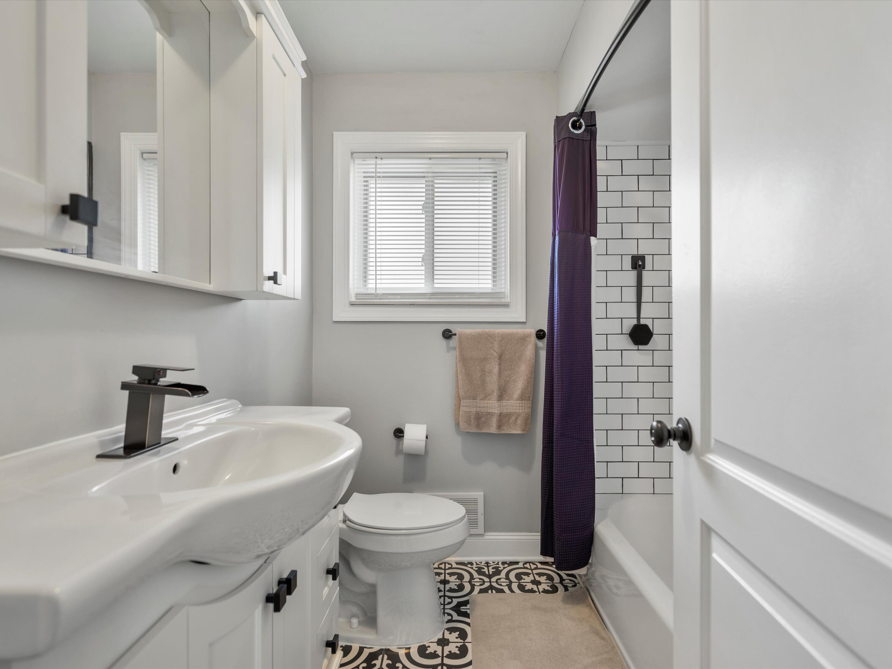 207 West Tienken Road Rochester Hills, MI 48306 - Photo 11 of 23 Full bath