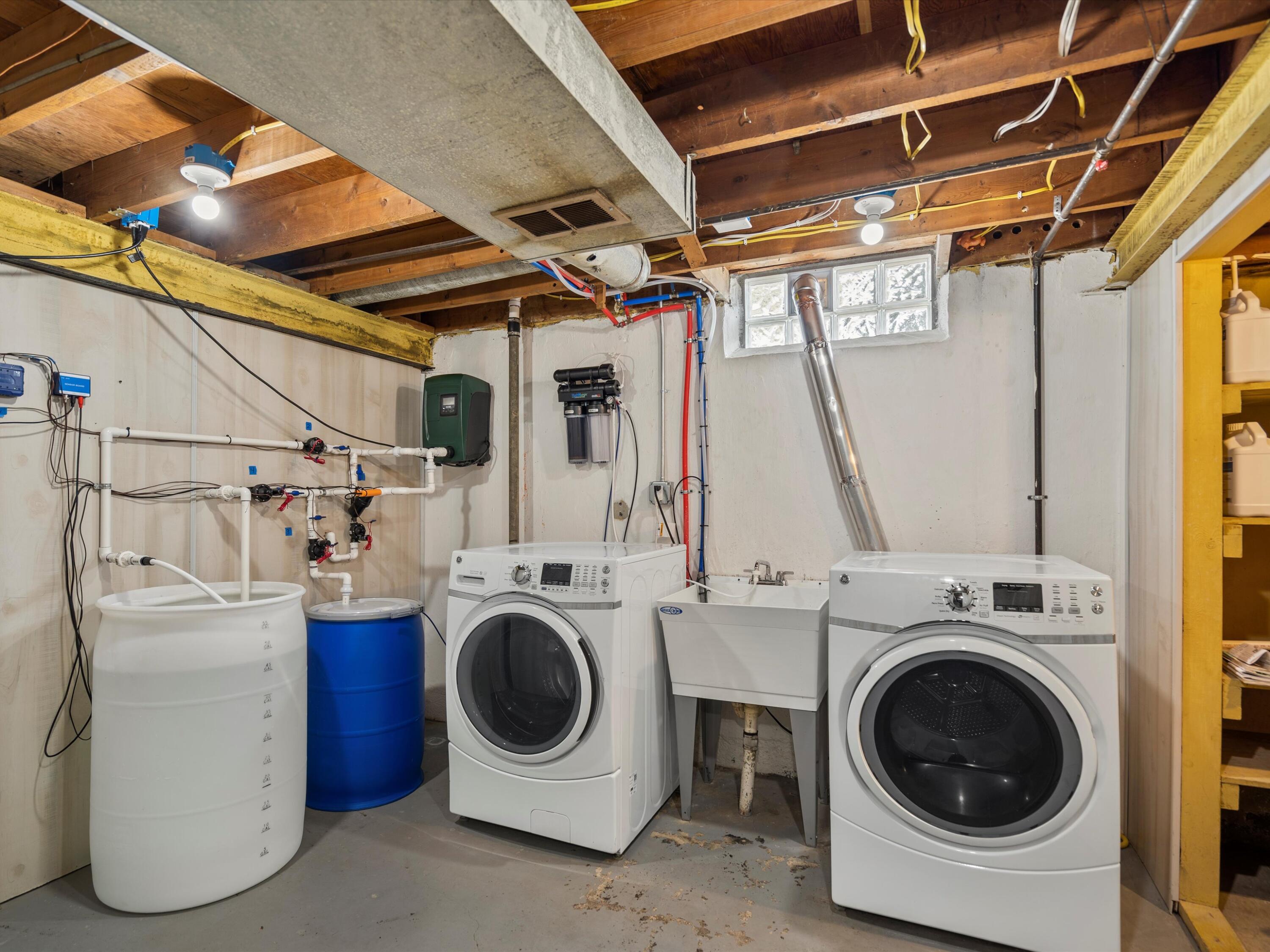 207 West Tienken Road Rochester Hills, MI 48306 - Photo 16 of 23 Laundry. Water tanks are gone.