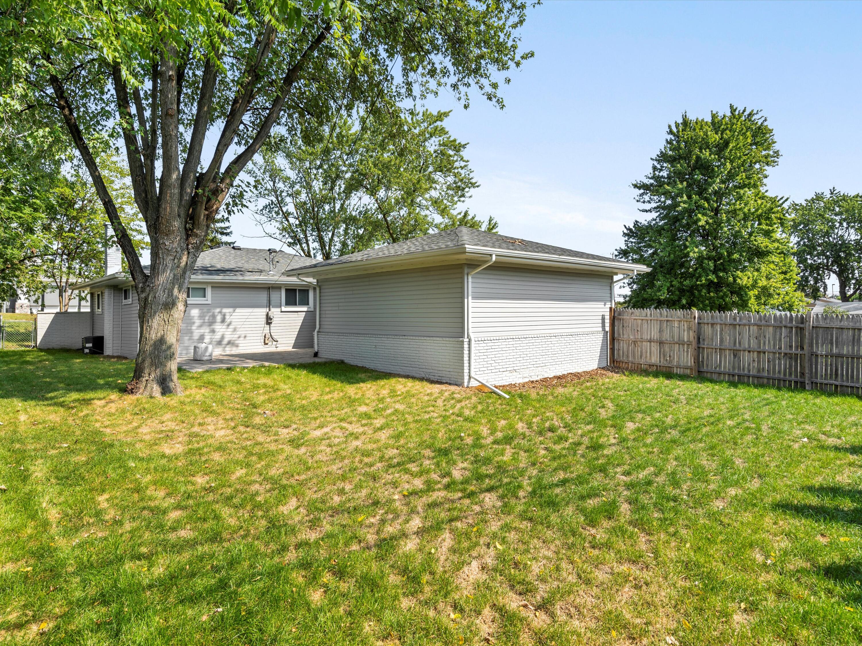 207 West Tienken Road Rochester Hills, MI 48306 - Photo 18 of 23 Fenced backyard