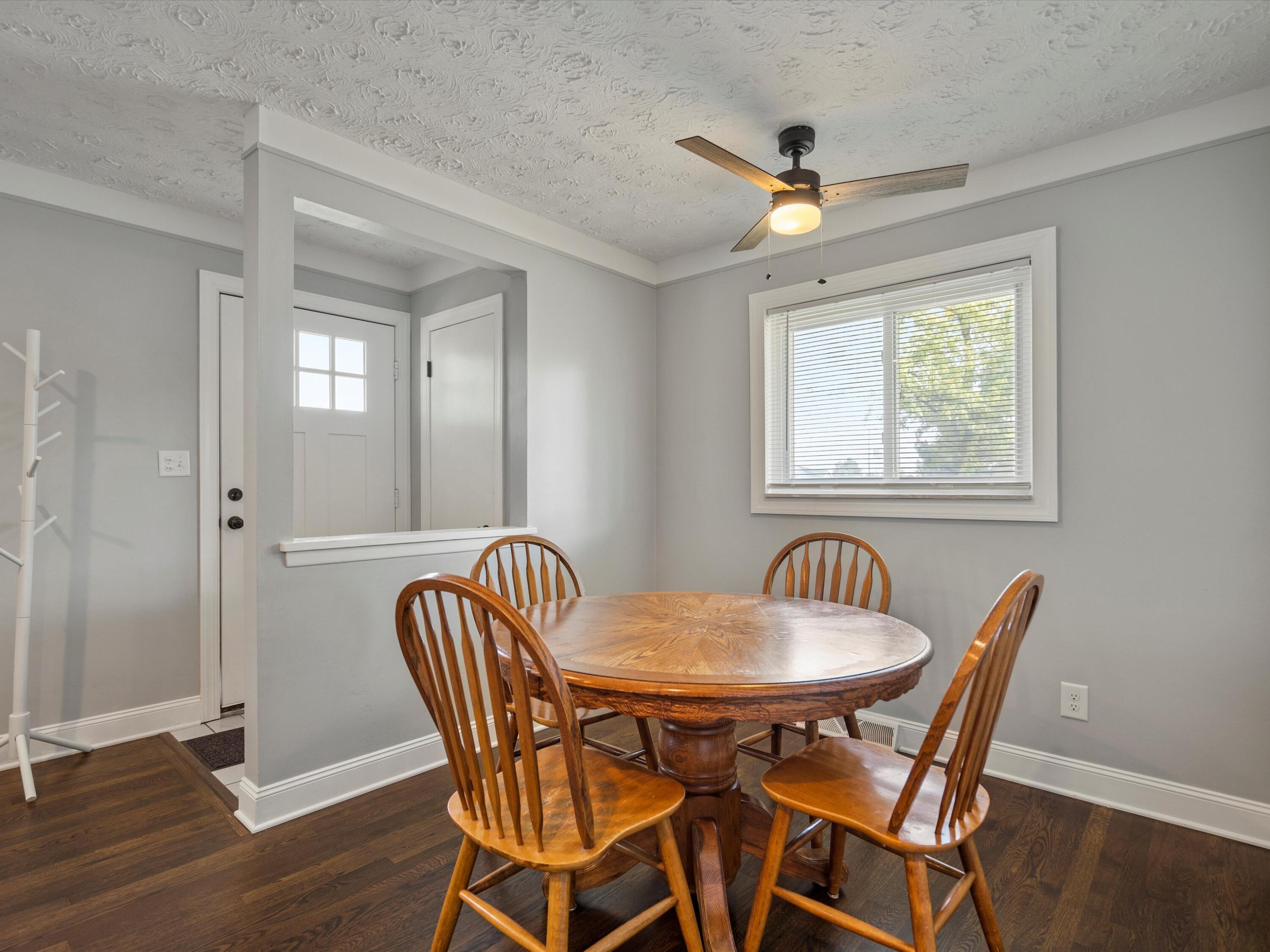 207 West Tienken Road Rochester Hills, MI 48306 - Photo 6 of 23 Dining area