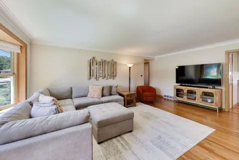$587,000 | 1027 North Wilshire Lane, Arlington Heights, IL 60004