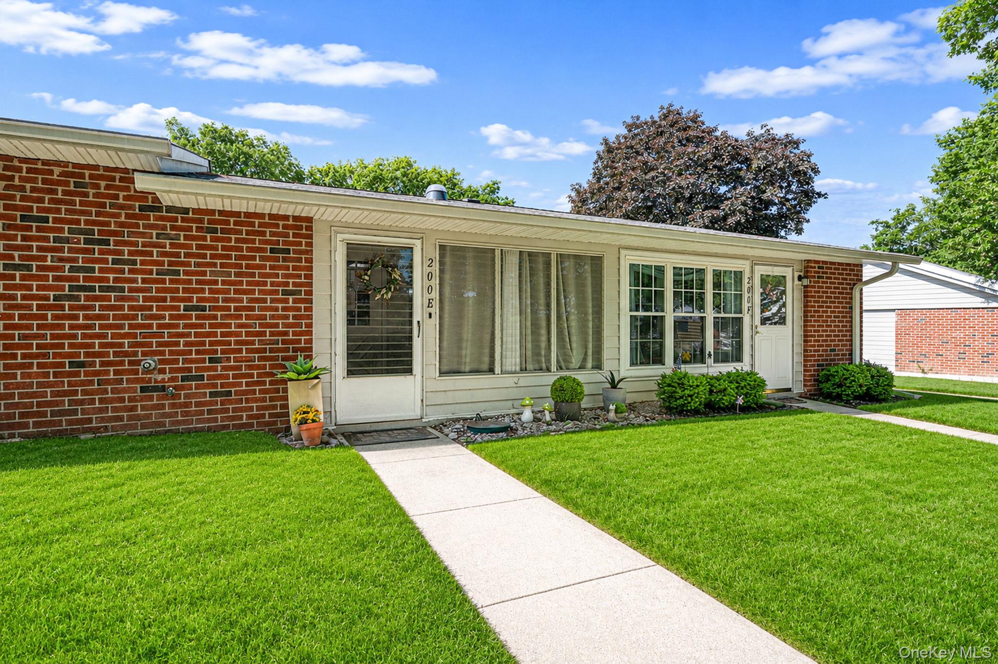 200 Newcastle Court, Unit E Ridge, NY 11961 - Photo 3 of 20