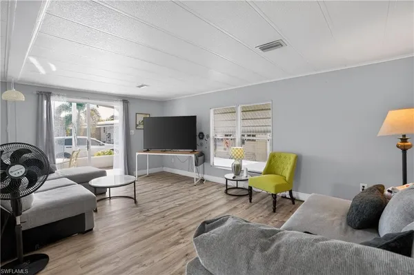 $1,750 | 125 Kim Drive, Unit 125, Naples, FL 34104