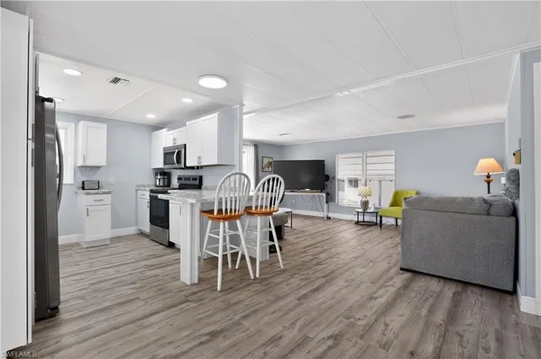 $1,750 | 125 Kim Drive, Unit 125, Naples, FL 34104