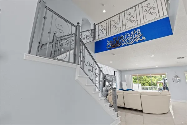 a view of entryway and stairs