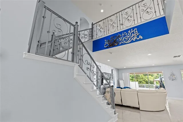 a view of entryway and stairs