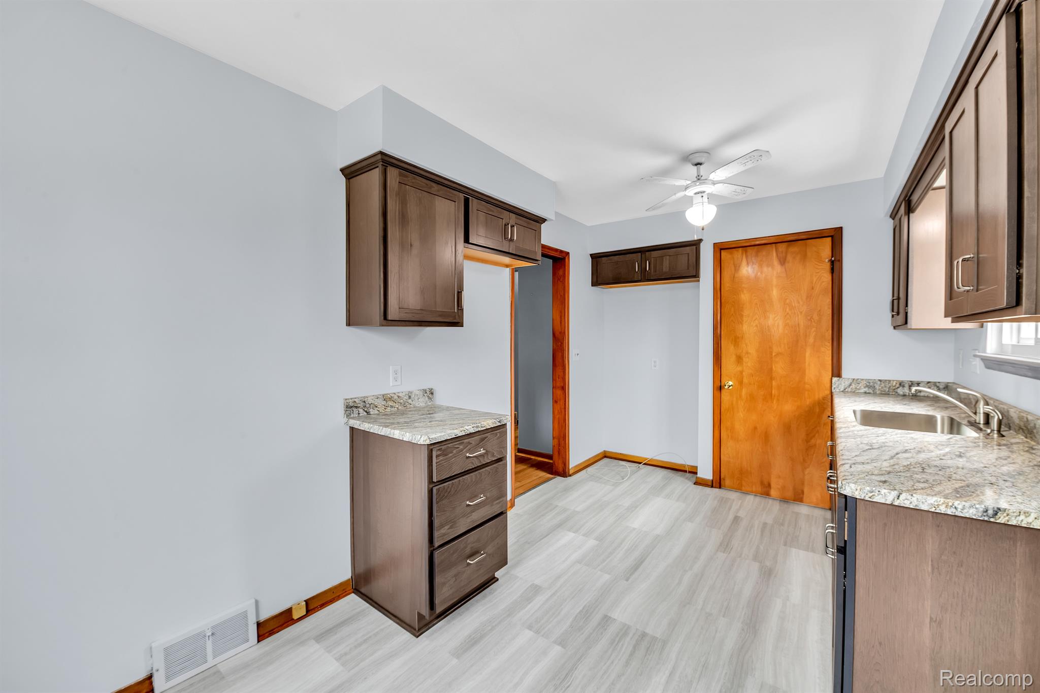 657 Goddard Road Wyandotte, MI 48192 - Photo 6 of 18 Gallery Image 6