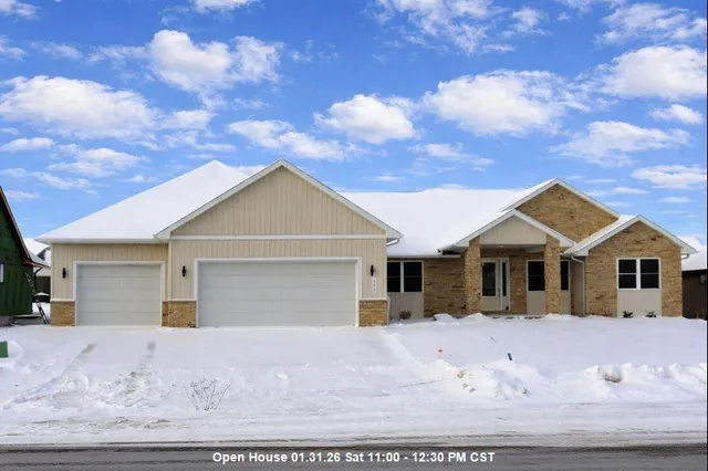 $839,900 | 266 East Sweetwater Way, Appleton, WI 54913