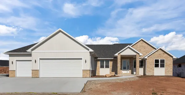 $839,900 | 266 East Sweetwater Way, Appleton, WI 54913