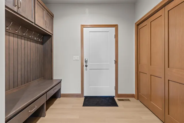 $839,900 | 266 East Sweetwater Way, Appleton, WI 54913