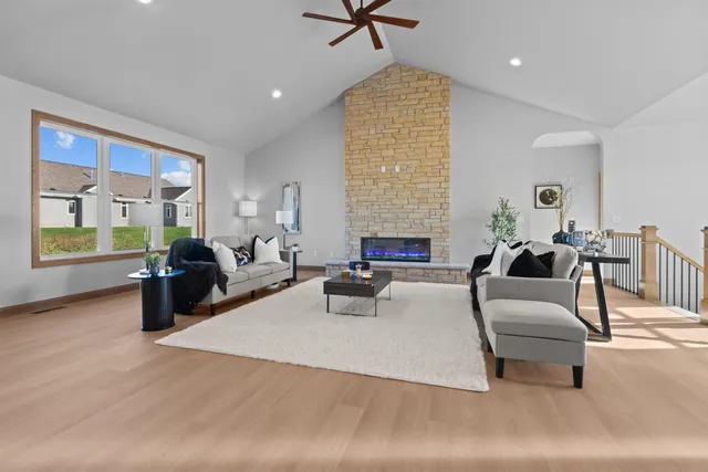 $839,900 | 266 East Sweetwater Way, Appleton, WI 54913