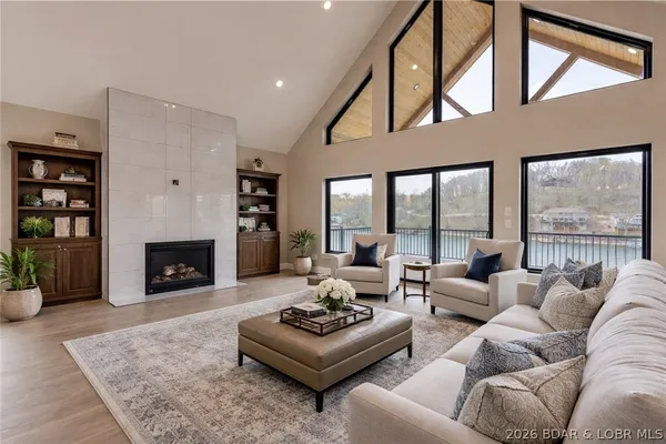 $985,000 | 27882 Waters Edge Lane, Rocky Mount, MO 65072