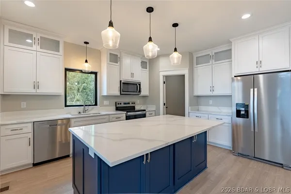 $985,000 | 27882 Waters Edge Lane, Rocky Mount, MO 65072