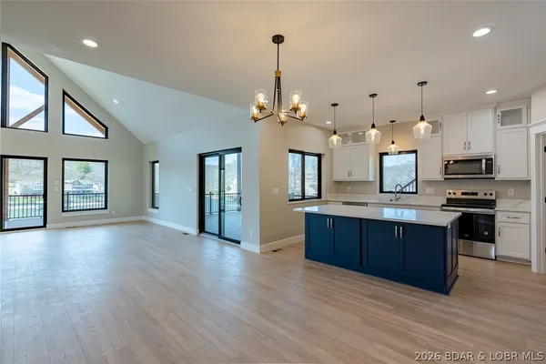 $985,000 | 27882 Waters Edge Lane, Rocky Mount, MO 65072