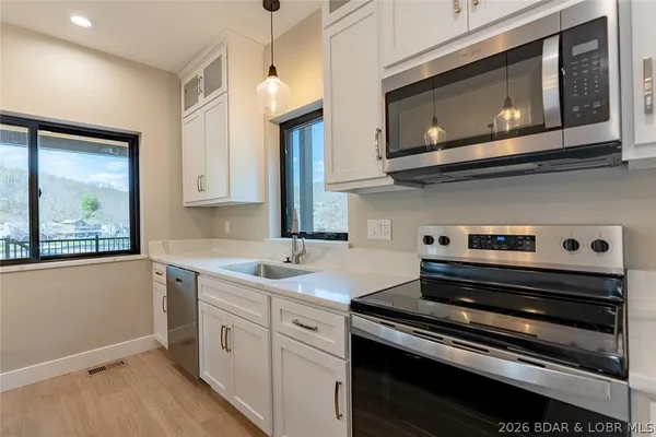 $985,000 | 27882 Waters Edge Lane, Rocky Mount, MO 65072
