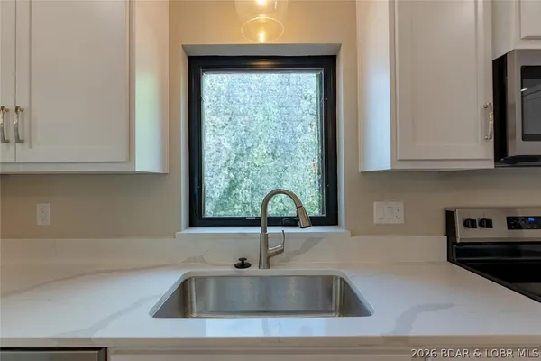 $985,000 | 27882 Waters Edge Lane, Rocky Mount, MO 65072