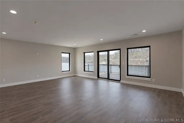 $985,000 | 27882 Waters Edge Lane, Rocky Mount, MO 65072