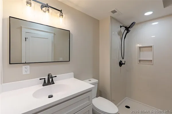 $985,000 | 27882 Waters Edge Lane, Rocky Mount, MO 65072