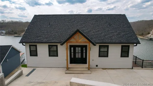 $985,000 | 27882 Waters Edge Lane, Rocky Mount, MO 65072