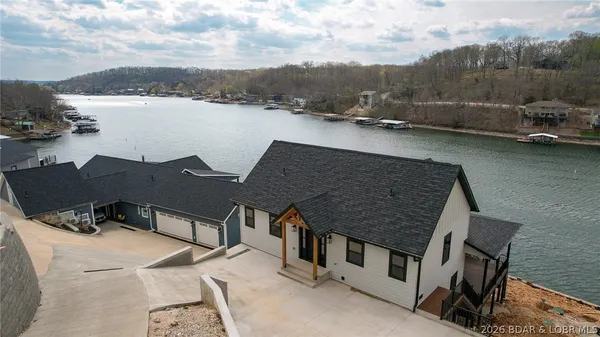 $985,000 | 27882 Waters Edge Lane, Rocky Mount, MO 65072
