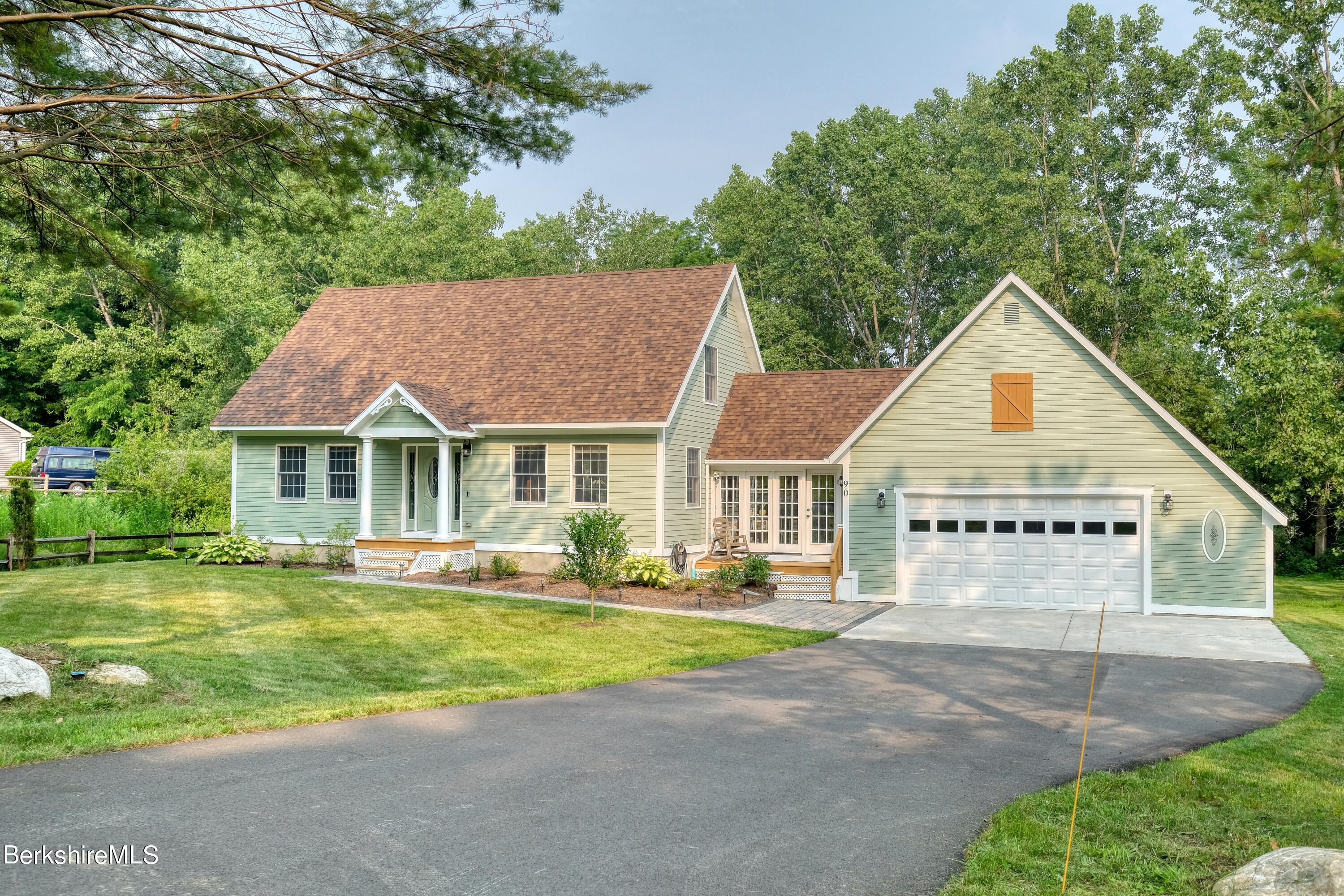 90 Valentine Road Pittsfield, MA 01201 - Photo 4 of 54 Welcome Home!