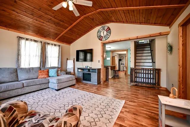 $210,000 | 313 South Washington Street, Houston, MN 55943