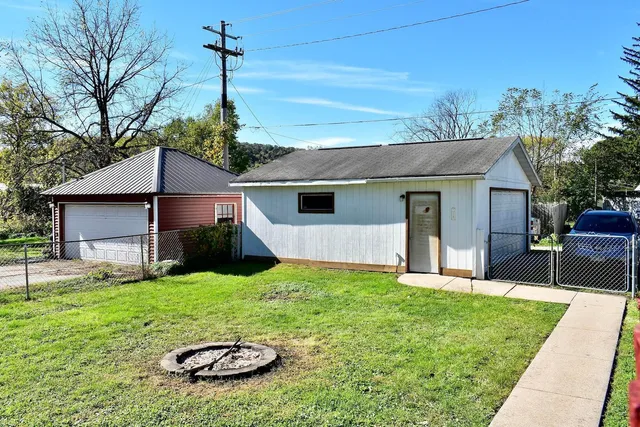 $210,000 | 313 South Washington Street, Houston, MN 55943